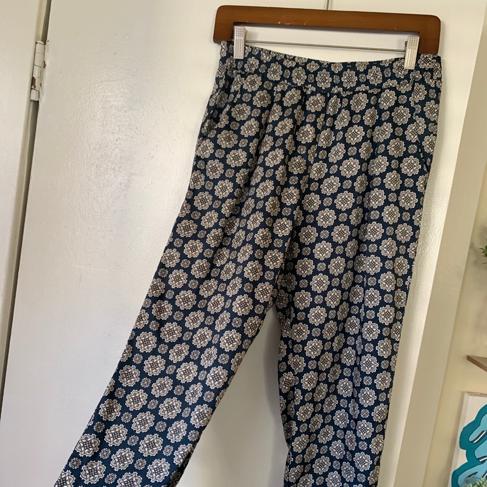 Silky accent pants!